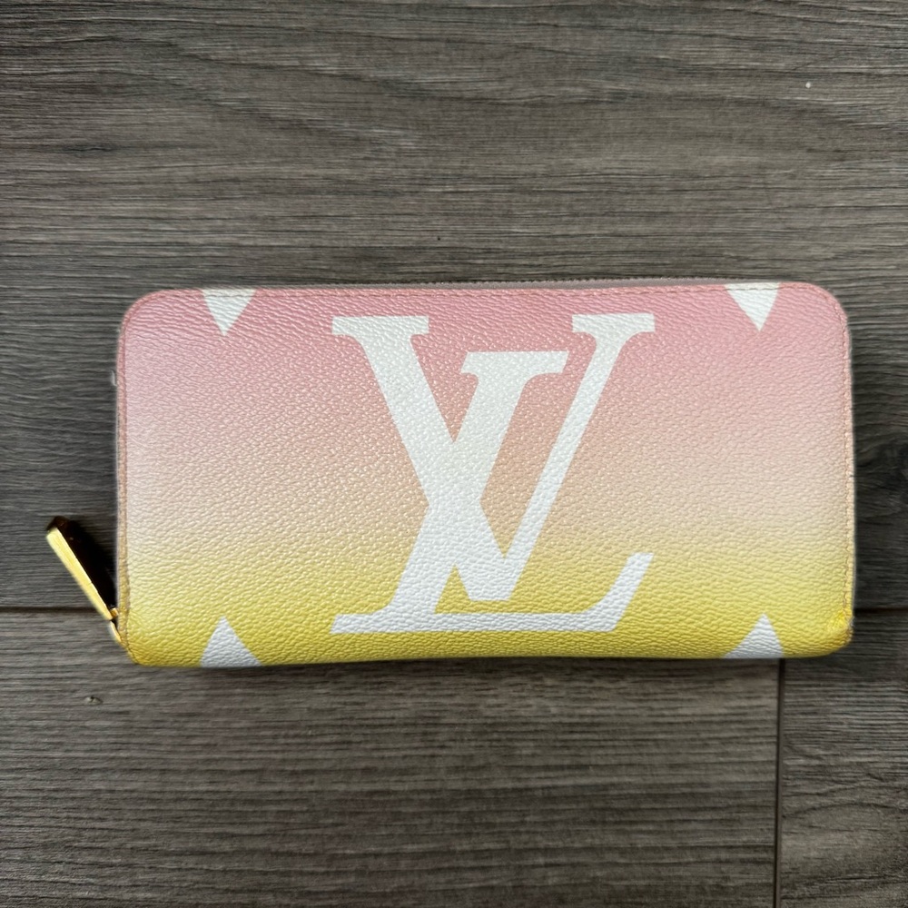 Louis Vuitton Monogram Giant By The Pool Zippy Wallet Light Pink
